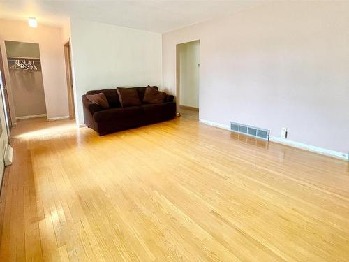 45 Dingwall Parkway, Dryden, ON - Indoor