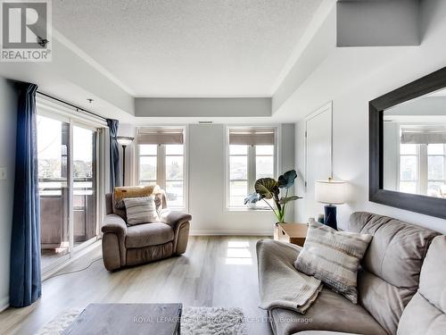 221 - 3060 Rotary Way, Burlington, ON - Indoor Photo Showing Living Room