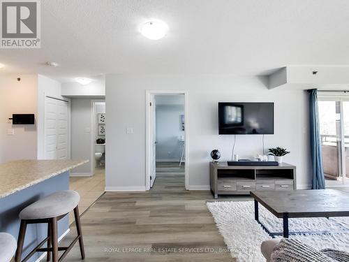 221 - 3060 Rotary Way, Burlington, ON - Indoor Photo Showing Living Room