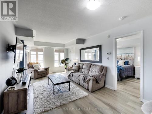 221 - 3060 Rotary Way, Burlington, ON - Indoor Photo Showing Living Room