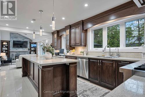 2235 Denise Road, Mississauga, ON - Indoor Photo Showing Kitchen With Double Sink With Upgraded Kitchen