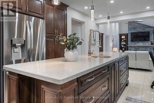 2235 Denise Road, Mississauga, ON - Indoor Photo Showing Kitchen With Stainless Steel Kitchen With Upgraded Kitchen