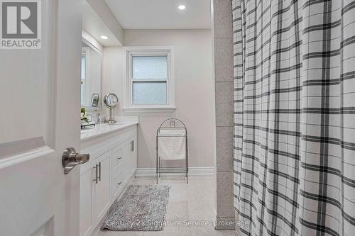 2235 Denise Road, Mississauga, ON - Indoor Photo Showing Bathroom