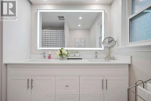 2235 Denise Road, Mississauga, ON - Indoor Photo Showing Bathroom