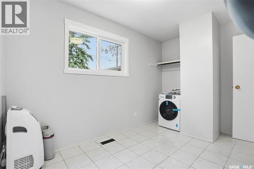 53 Rita Crescent, Saskatoon, SK - Indoor Photo Showing Laundry Room