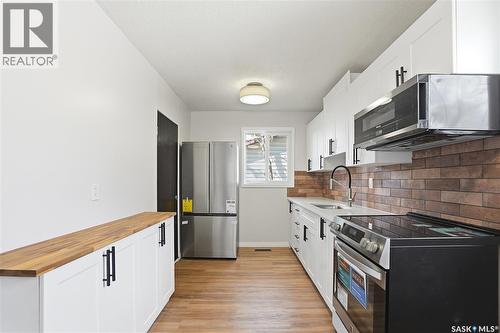 53 Rita Crescent, Saskatoon, SK - Indoor Photo Showing Kitchen