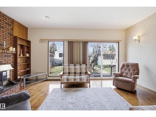13222 116 St Nw, Edmonton, AB - Indoor Photo Showing Living Room