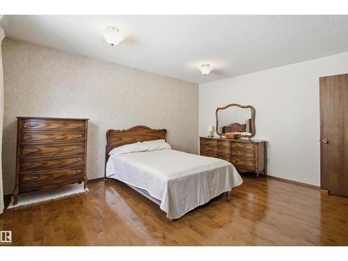 13222 116 St Nw, Edmonton, AB - Indoor Photo Showing Bedroom