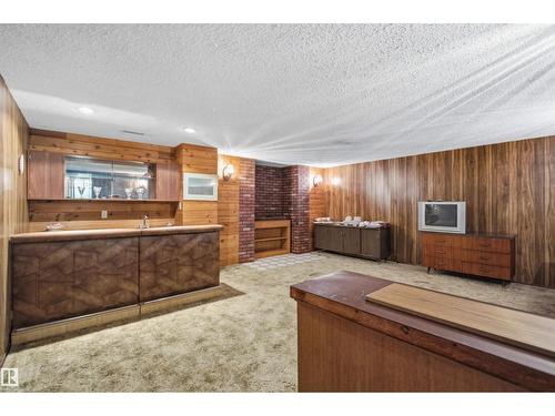 13222 116 St Nw, Edmonton, AB - Indoor