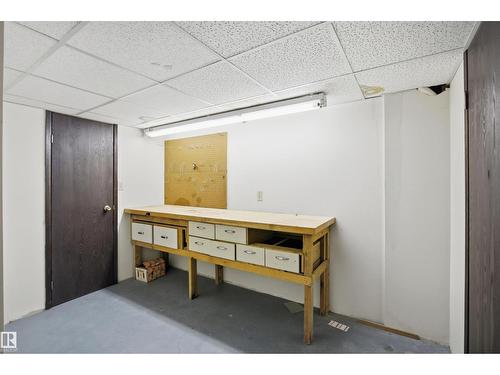 13222 116 St Nw, Edmonton, AB - Indoor