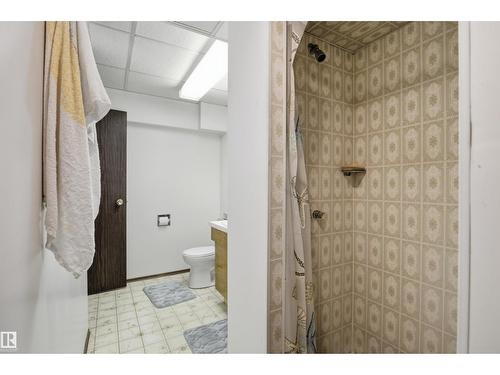 13222 116 St Nw, Edmonton, AB - Indoor Photo Showing Bathroom