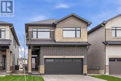 28 MENDOZA WAY  Ottawa, ON K2S 2S6