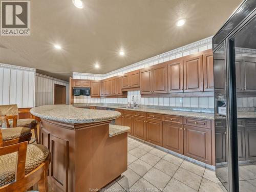 4955 Riverside Drive Unit# 202, Windsor, ON - Indoor Photo Showing Kitchen