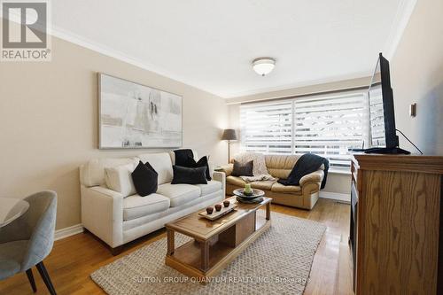 1257 Alexandra Avenue, Mississauga, ON - Indoor Photo Showing Living Room