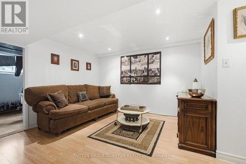 1257 Alexandra Avenue, Mississauga, ON - Indoor Photo Showing Living Room