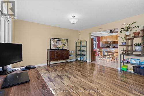 59 Dales Drive, Mapleton, ON - Indoor Photo Showing Other Room