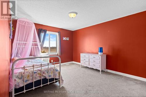 59 Dales Drive, Mapleton, ON - Indoor Photo Showing Bedroom