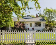 1737 Amphion St Victoria, BC V8R 4Z8