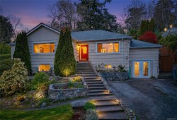 1184 Clovelly Terr Saanich, BC V8P 1V6