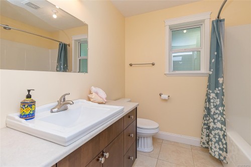 1745 Pavenham Rd, Cowichan Bay, BC 