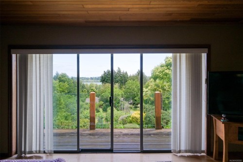 5489 Forest Hill Rd, Saanich, BC 