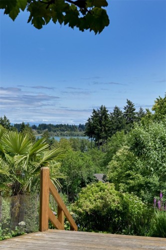 5489 Forest Hill Rd, Saanich, BC 