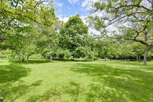 5489 Forest Hill Rd, Saanich, BC 