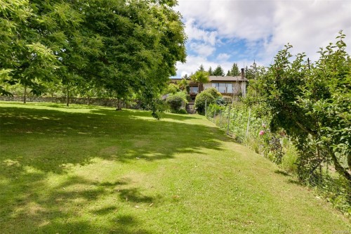 5489 Forest Hill Rd, Saanich, BC 