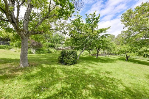 5489 Forest Hill Rd, Saanich, BC 