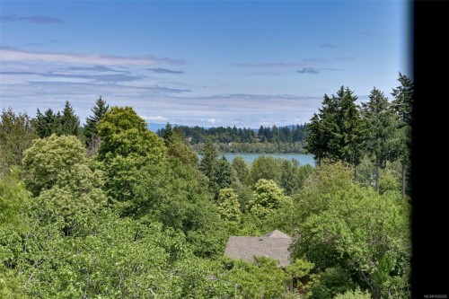 5489 Forest Hill Rd, Saanich, BC 