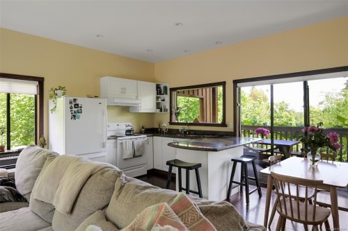5489 Forest Hill Rd, Saanich, BC 