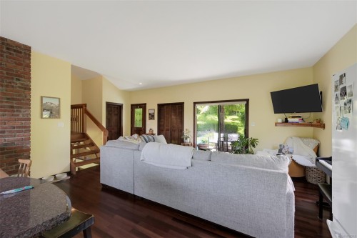 5489 Forest Hill Rd, Saanich, BC 