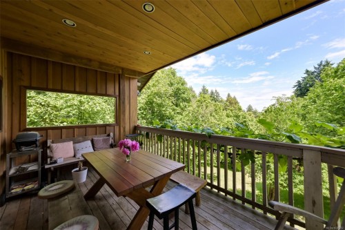 5489 Forest Hill Rd, Saanich, BC 