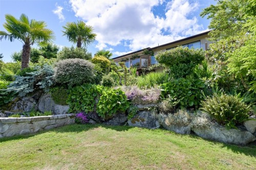 5489 Forest Hill Rd, Saanich, BC 