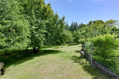 5489 Forest Hill Rd, Saanich, BC 
