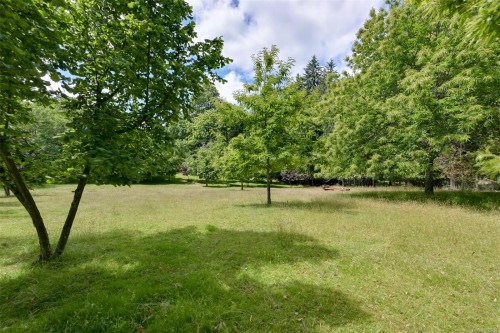5489 Forest Hill Rd, Saanich, BC 