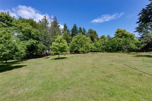 5489 Forest Hill Rd, Saanich, BC 