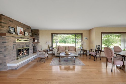 5489 Forest Hill Rd, Saanich, BC 