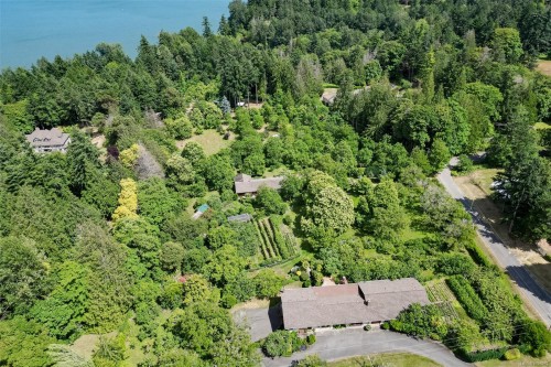5489 Forest Hill Rd, Saanich, BC 