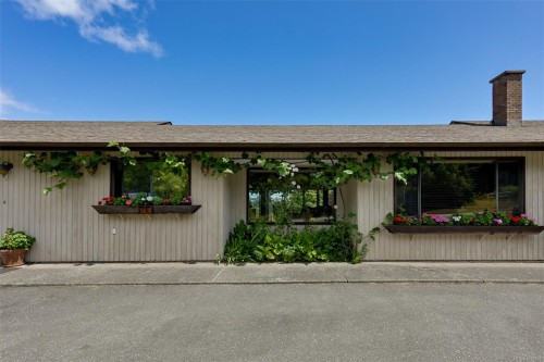 5489 Forest Hill Rd, Saanich, BC 