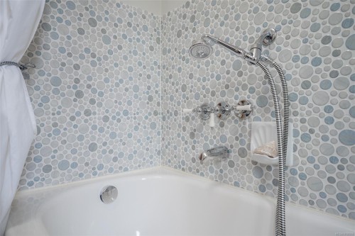 437 Davis Rd, Ladysmith, BC 