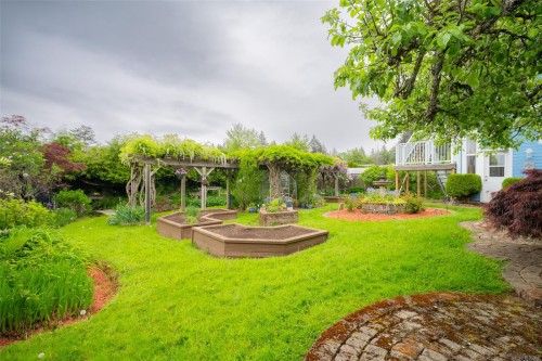 437 Davis Rd, Ladysmith, BC 