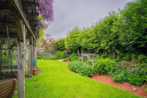 437 Davis Rd, Ladysmith, BC 