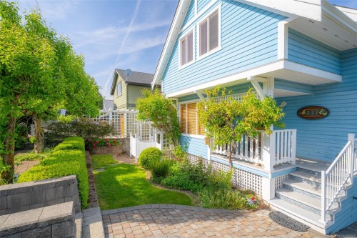 437 Davis Rd, Ladysmith, BC 
