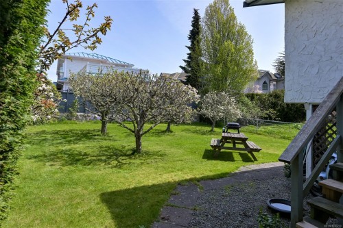 2535 Bevan Ave, Sidney, BC 