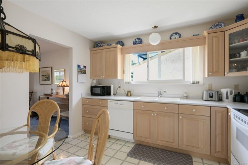 2535 Bevan Ave, Sidney, BC 