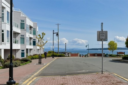 2535 Bevan Ave, Sidney, BC 