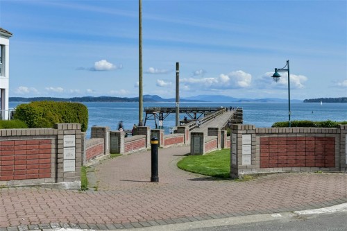 2535 Bevan Ave, Sidney, BC 