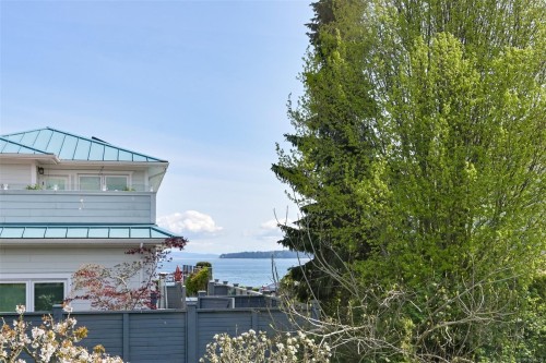 2535 Bevan Ave, Sidney, BC 
