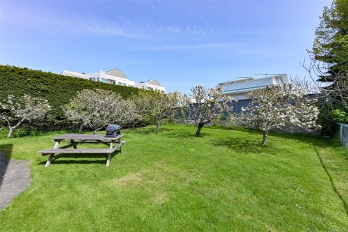 2535 Bevan Ave, Sidney, BC 